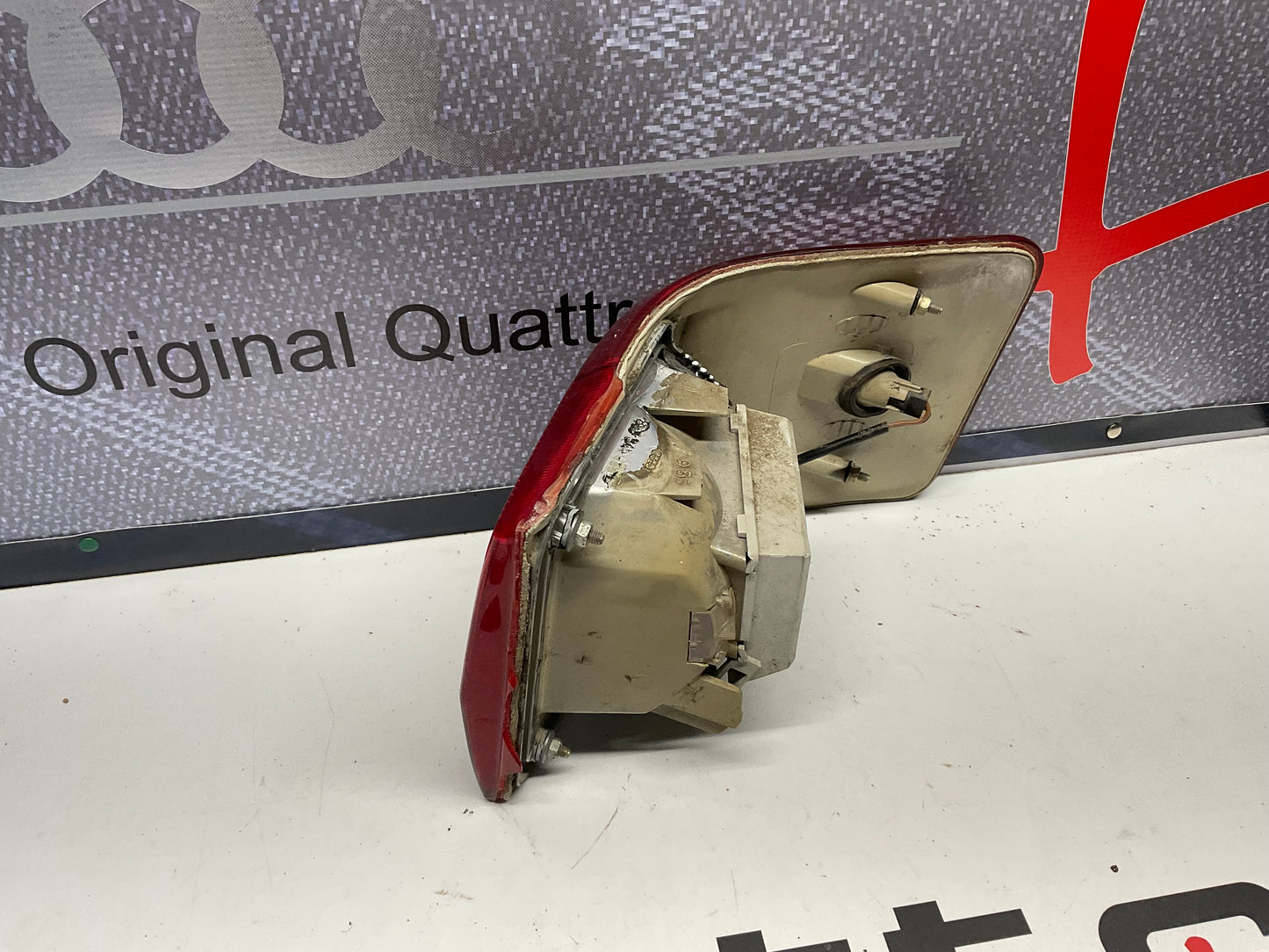 Driver Taillight 893945095C B3 90 20V