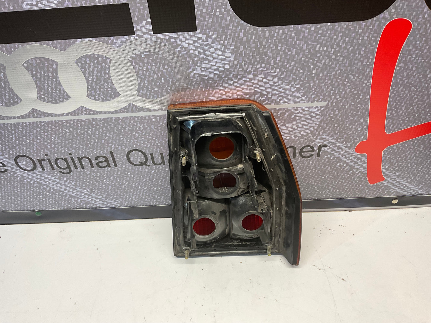 Driver Taillight 855945217 B2 UR