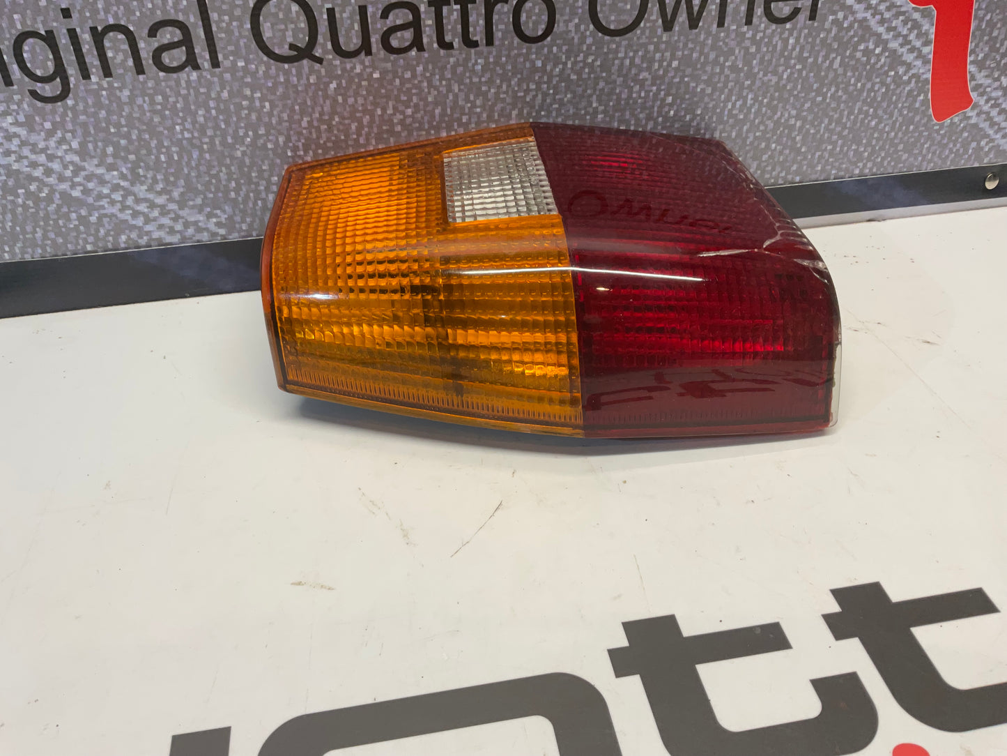 Driver Taillight 855945217 B2 UR