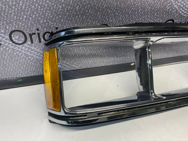 Passenger Headlight Bezel 813941626C B2 4000 UrQ B+