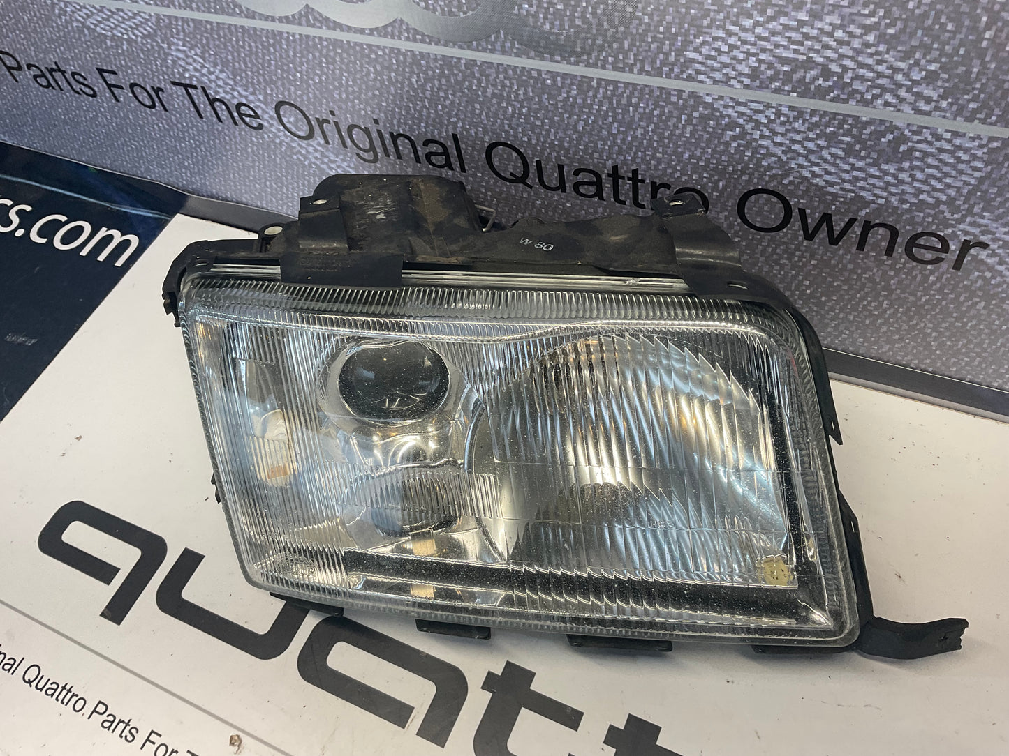 Passenger Headlight Complete Right 4A0941030F  C4 UrS4