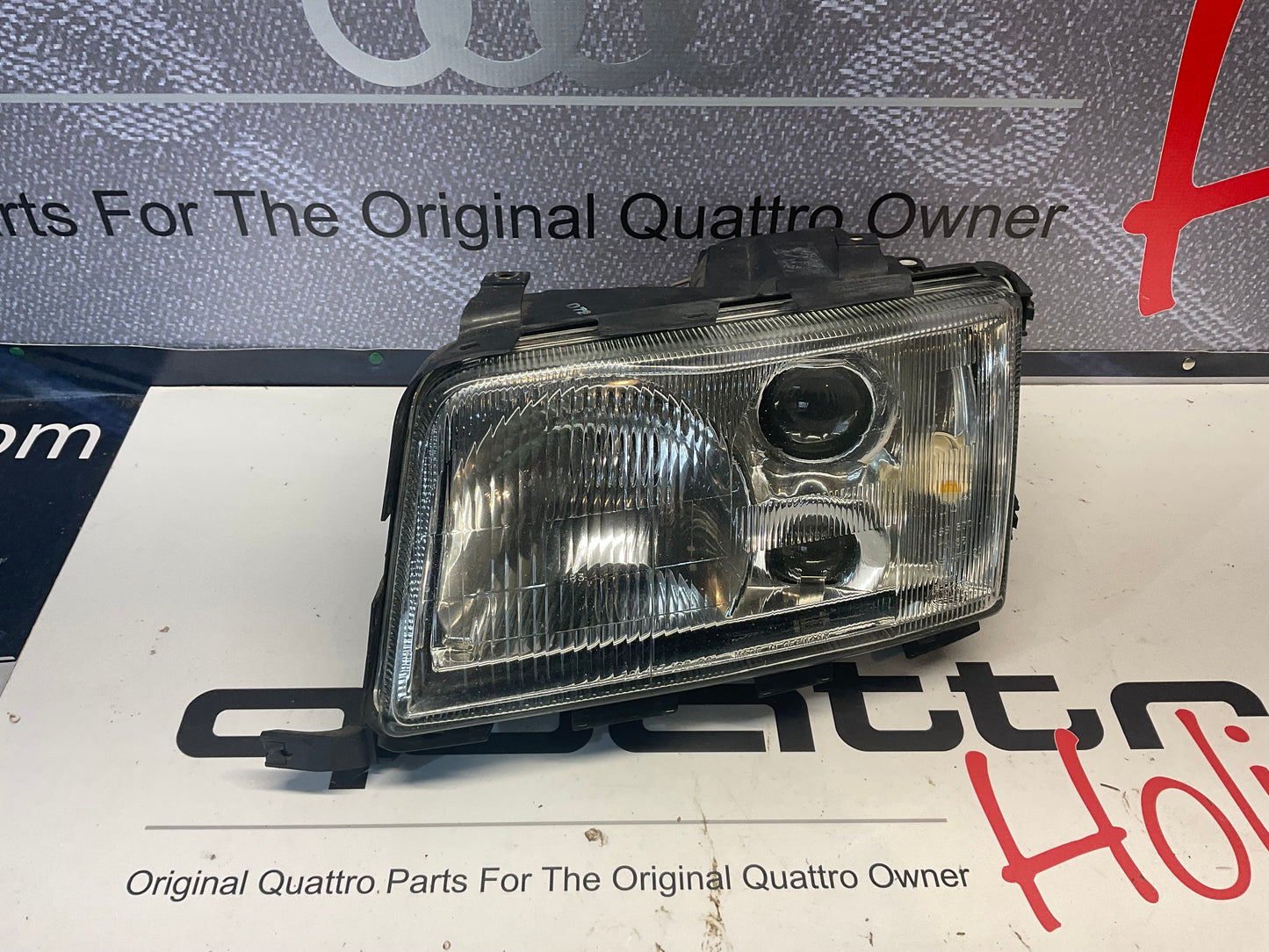 Driver Headlight Complete Left 4A0941029F  C4 UrS4