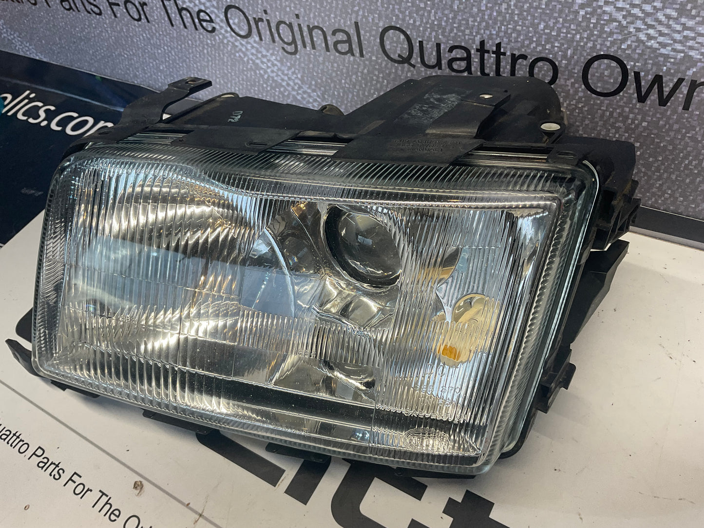 Driver Headlight Complete Left 4A0941029F  C4 UrS4