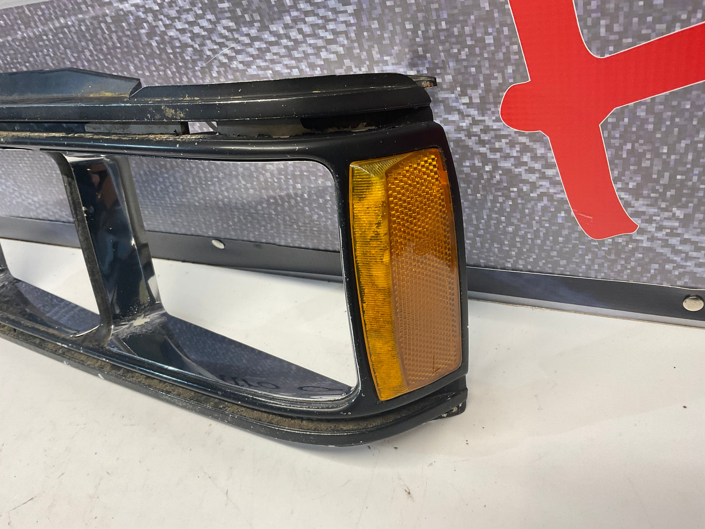 Driver Headlight Bezel 813941625C B2 URQ 4000 Black