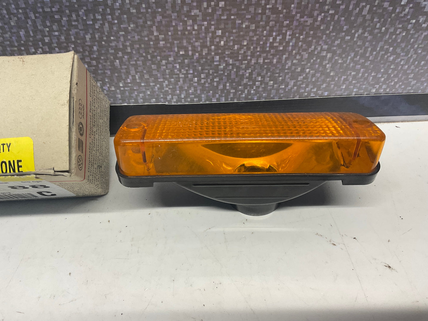 Front Bumper Turn Signal Lens Right 443953056 Hella C3