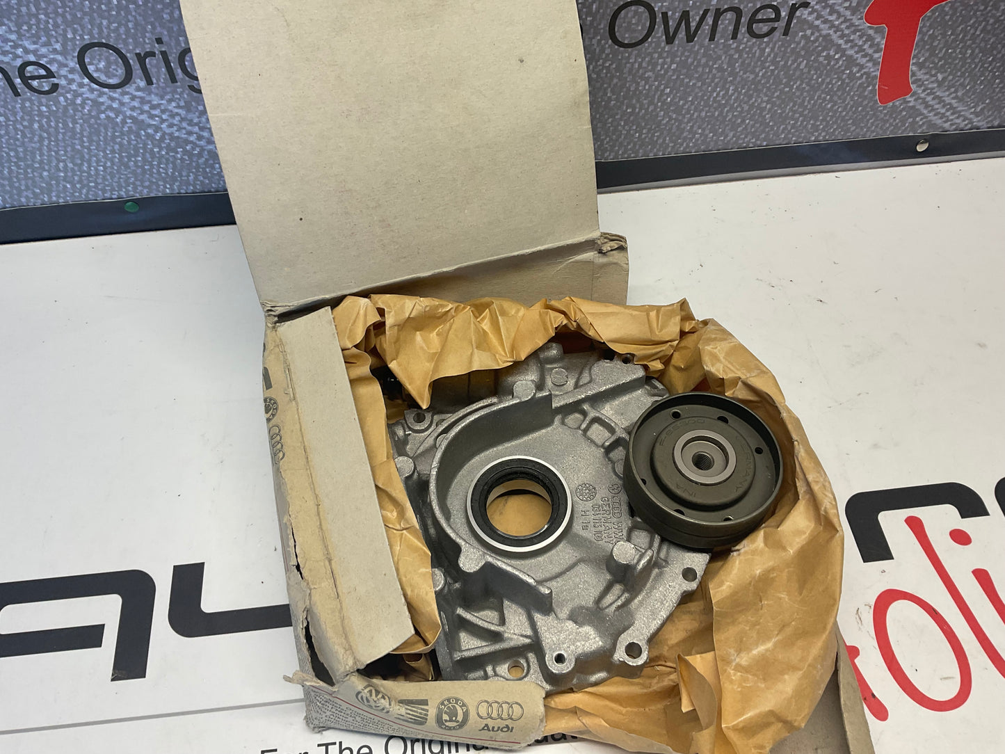 Oil Pump + Idler 034115105A NOS  5 cylinder 10V