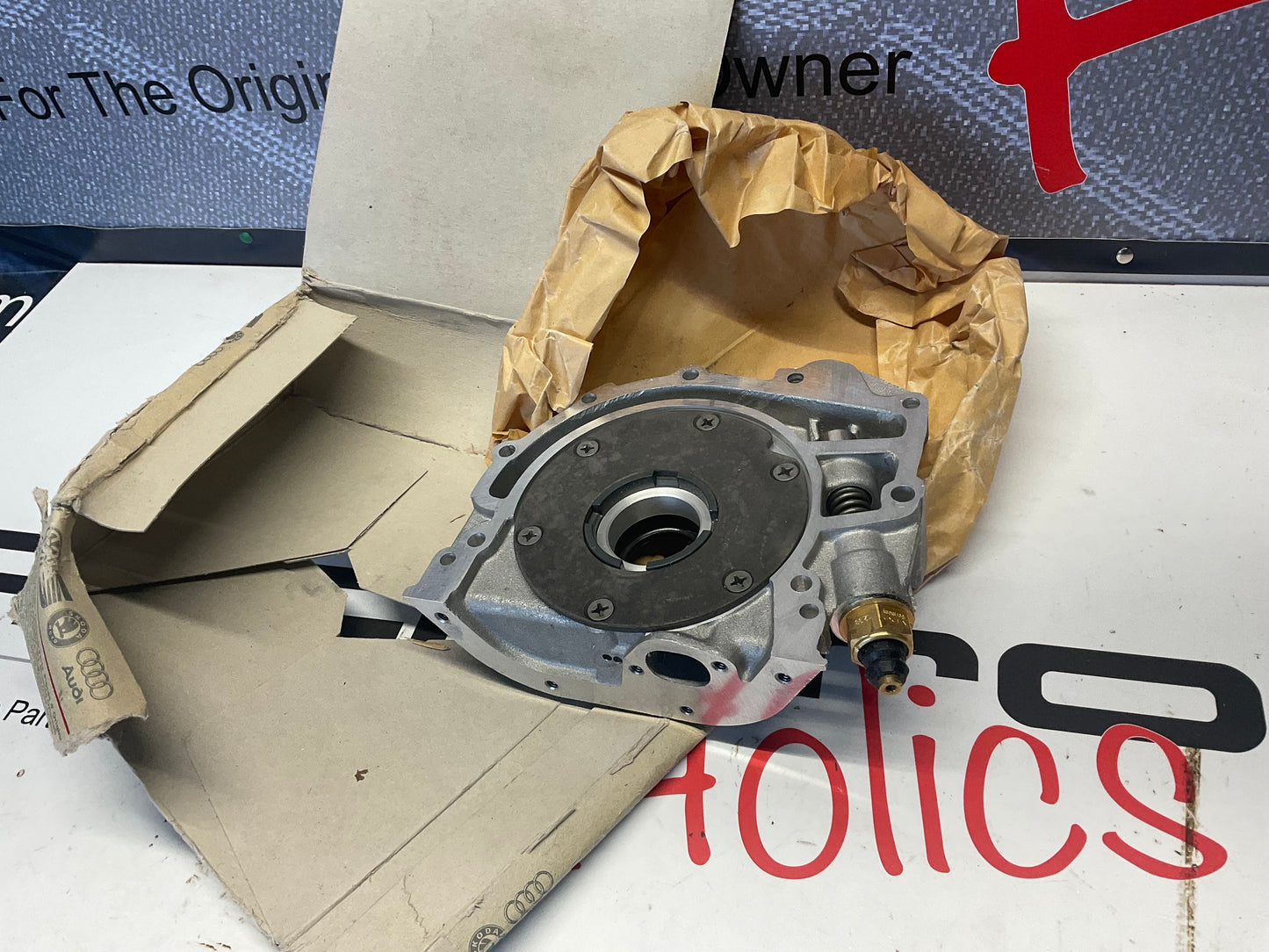 Oil Pump + Idler 034115105A NOS  5 cylinder 10V