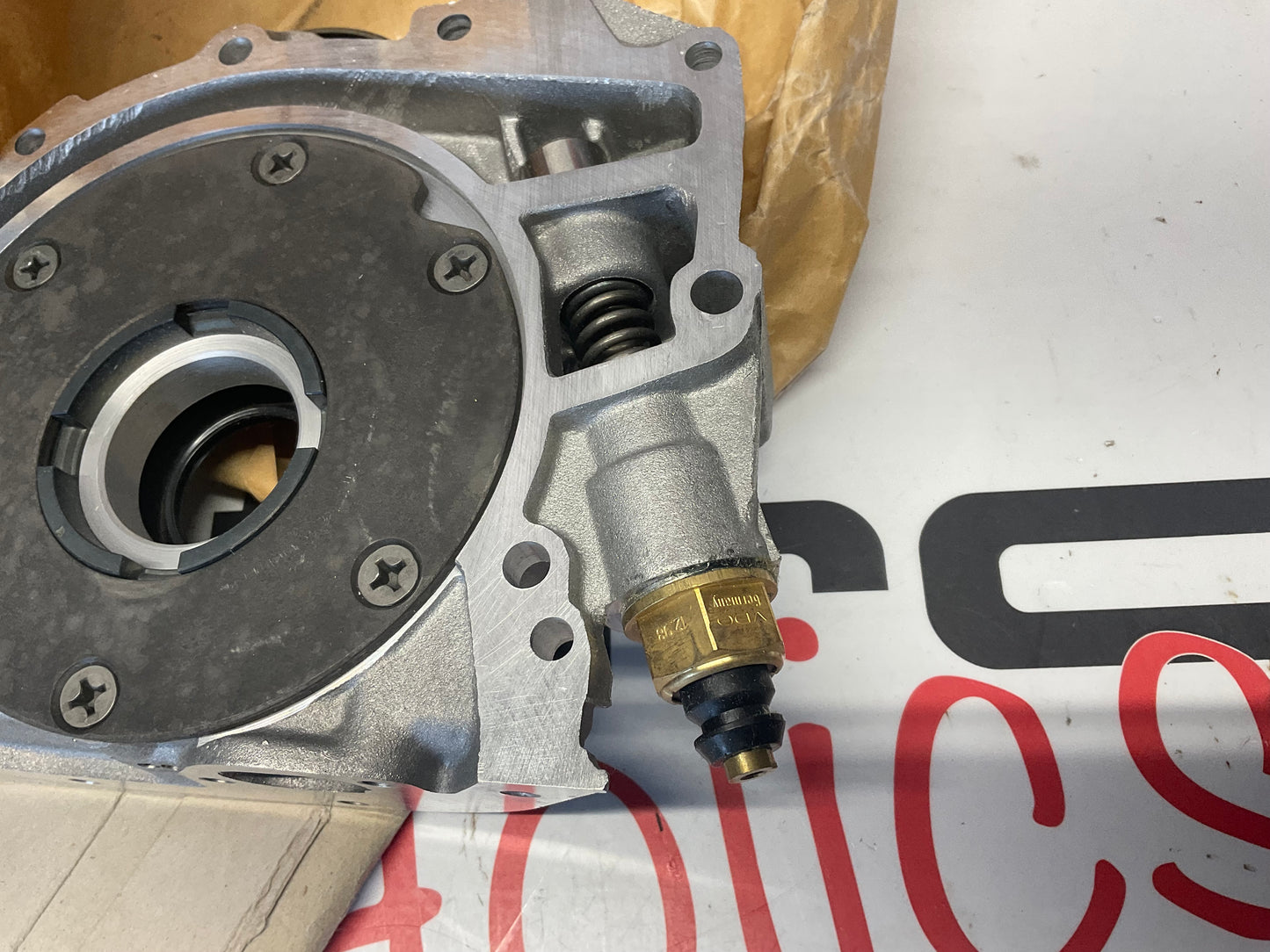 Oil Pump + Idler 034115105A NOS  5 cylinder 10V